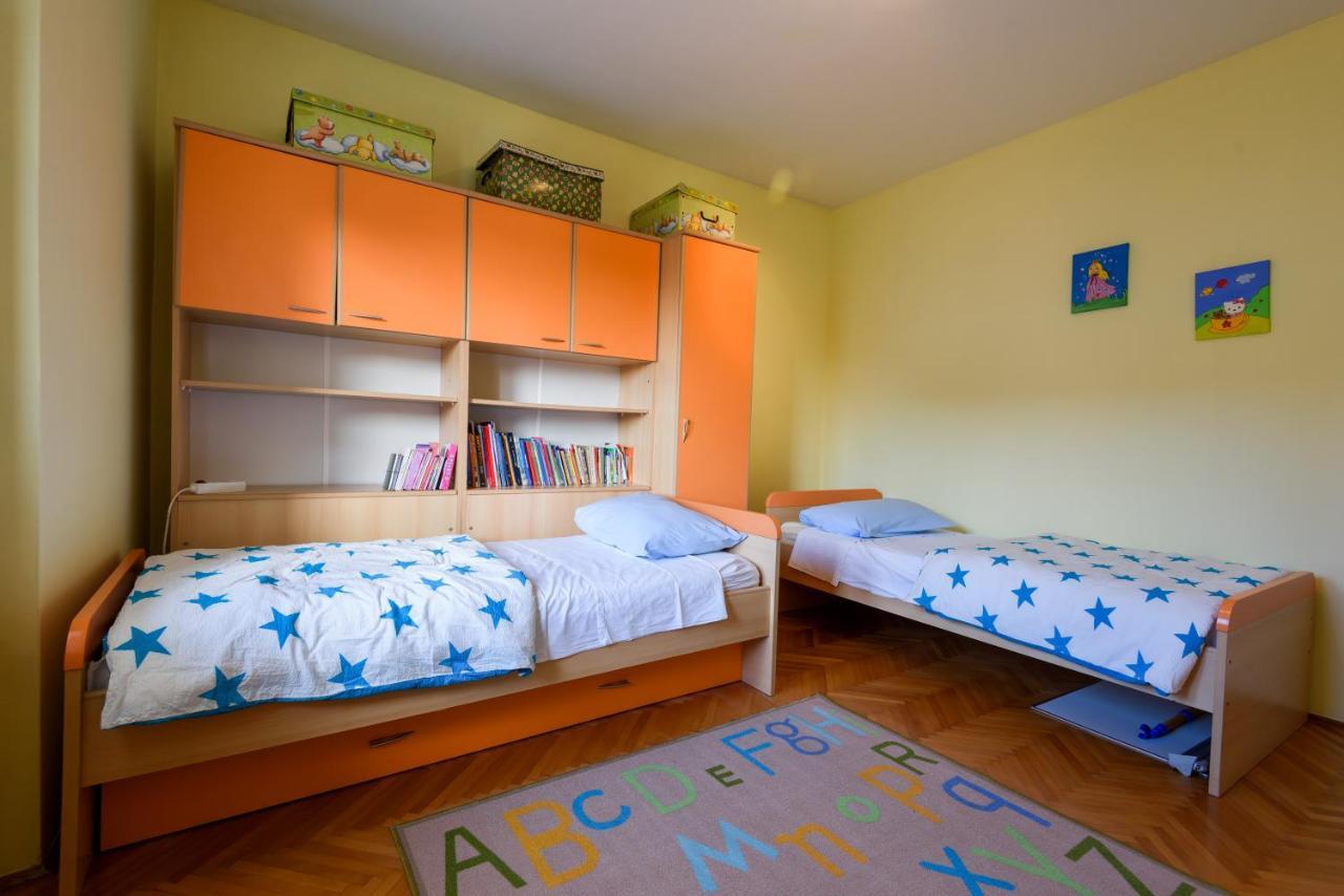 Appartement The Consists Of Two Bedrooms, A Bathroom, A Kitchen And A Living